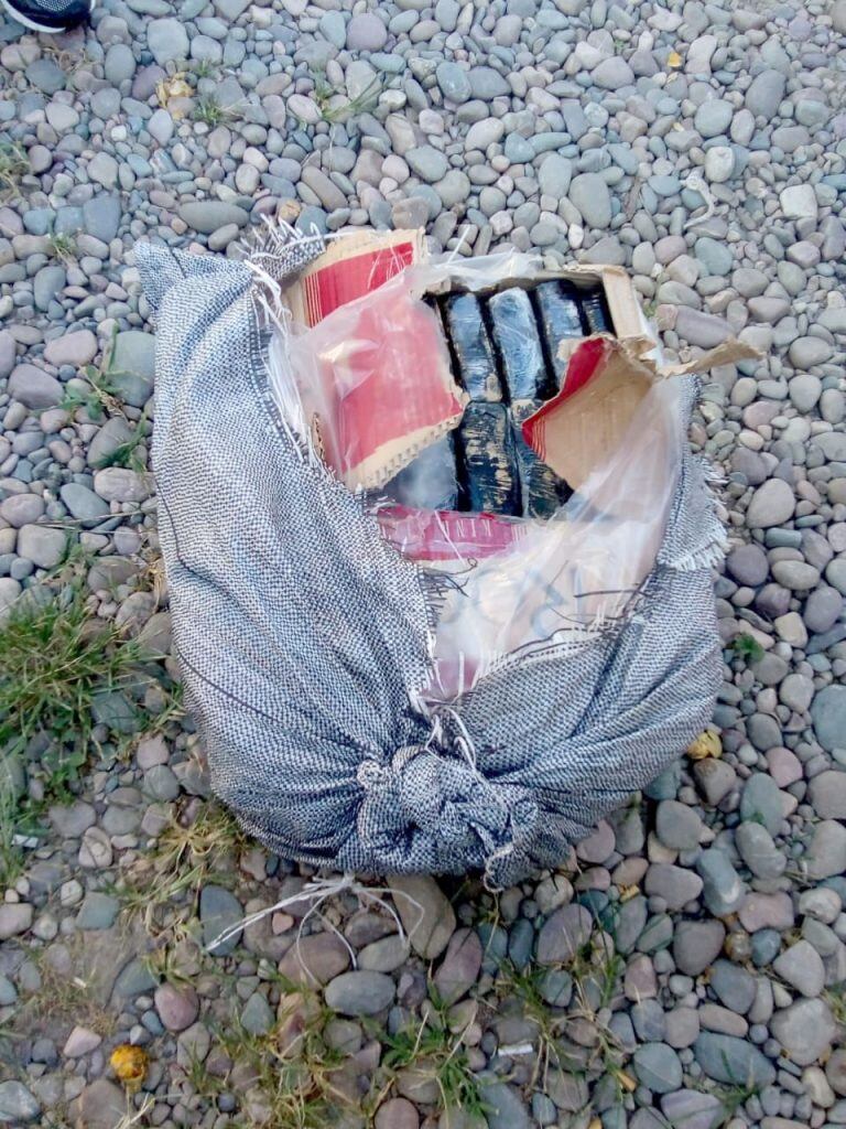 Un camión llevaba 60 kilos de marihuana ocultos en el chasis