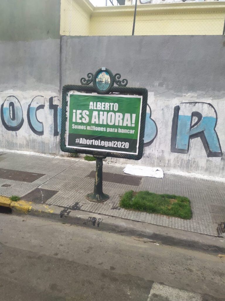 Manifestación de agrupaciones feministas frente al Congreso para exigir el tratamiento de la ley de Interrupción Voluntaria del Embarazo (Foto: Twitter)