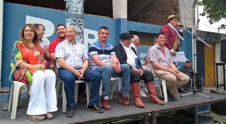 Las autoridades municipales en el palco (Municipalidad de Santa Rosa)