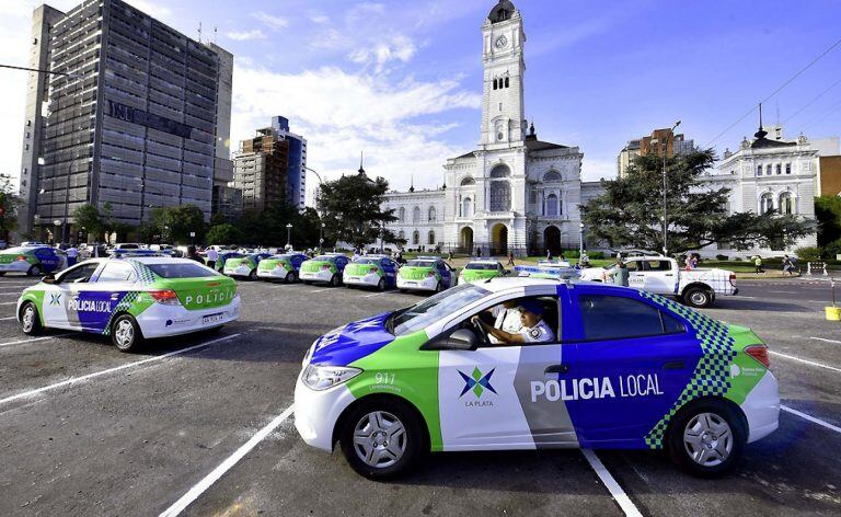 La policía de La Plata aún continúa en la búsqueda de la joven (web)