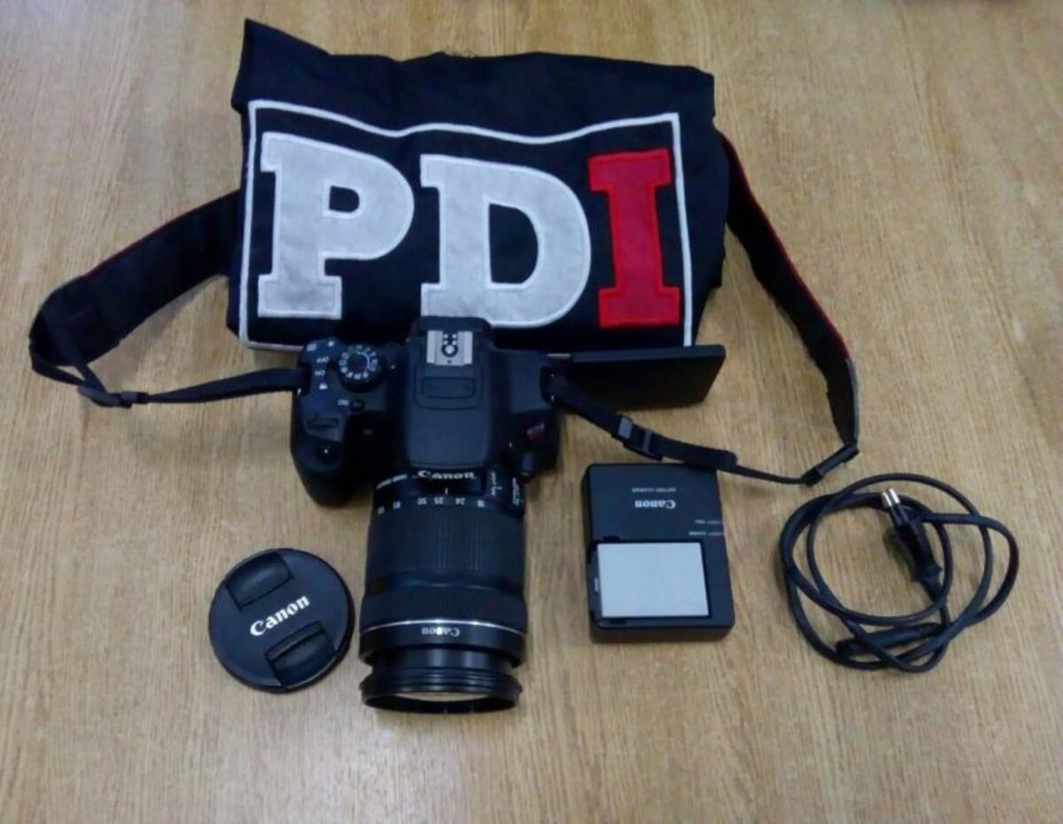 Padre e hija detenidos por vender en Facebook una cámara de fotos robada a un periodista rosarino