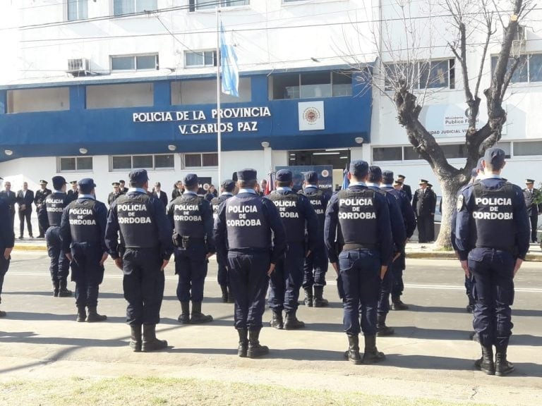 Acto protocolar de entrega de móviles policiales