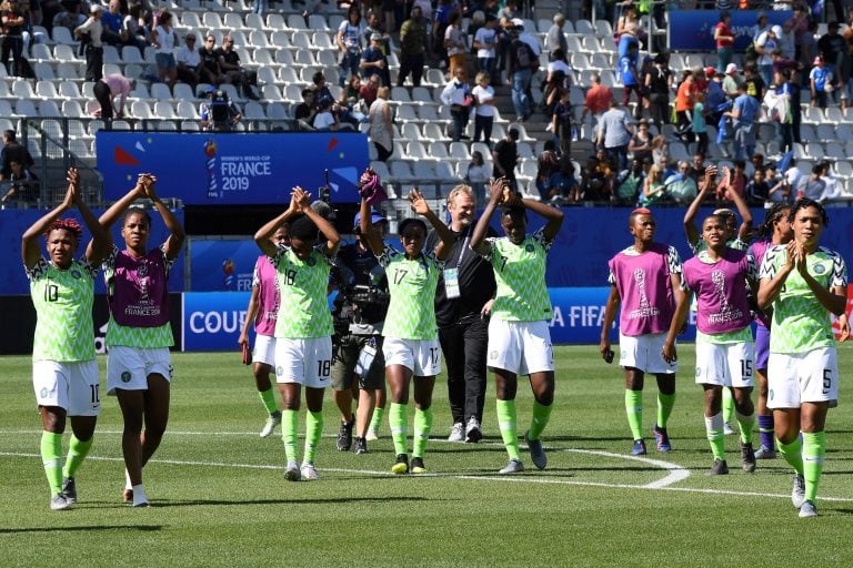 Las chicas de Nigeria, tras el triunfo. (AFP)