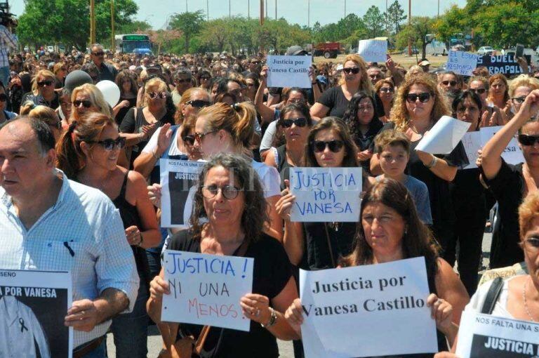 Marcha de docentes autoconvocados para pedir justicia por Vanesa  Castillo.