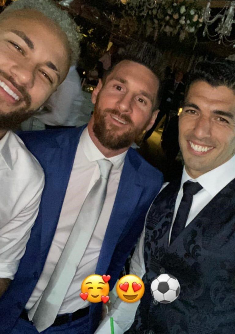 Luis Suárez, Lionel Messi y Neymar, de nuevo juntos en el casamiento del crack uruguayo