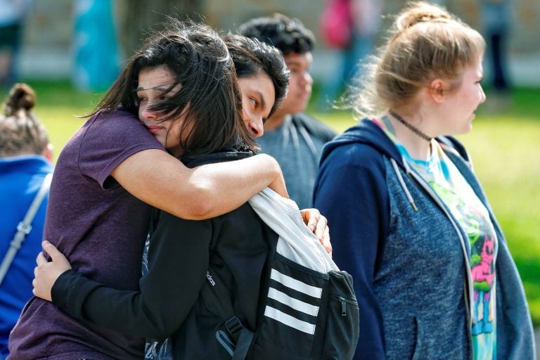 En fotos: las impactantes escenas del tiroteo en una escuela de Texas