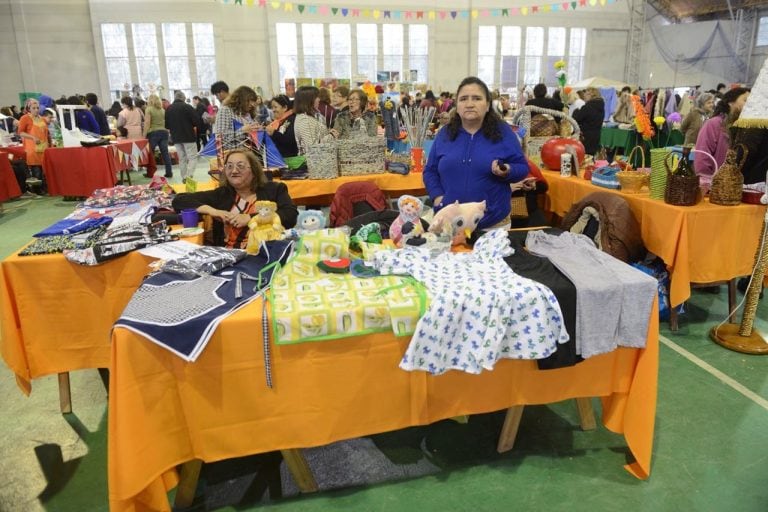 Prensas, objetos, artesanías en la muestra de talleres.