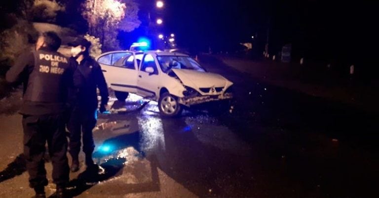 Choque y vuelco en Bariloche (El Cordillerano).