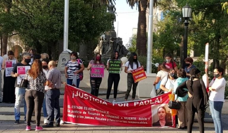 Marcha en Salta por el femicidio de Paola Tacacho (Foto tomada de La Gaceta)