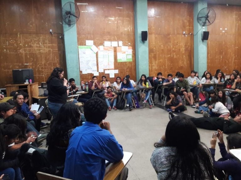 Asamblea estudiantil resuelve levantar la toma de la Facultad de Humanidades