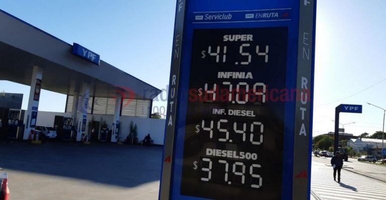 Nuevos precios de YPF en Corrientes. (Foto: Radio Sudamericana)