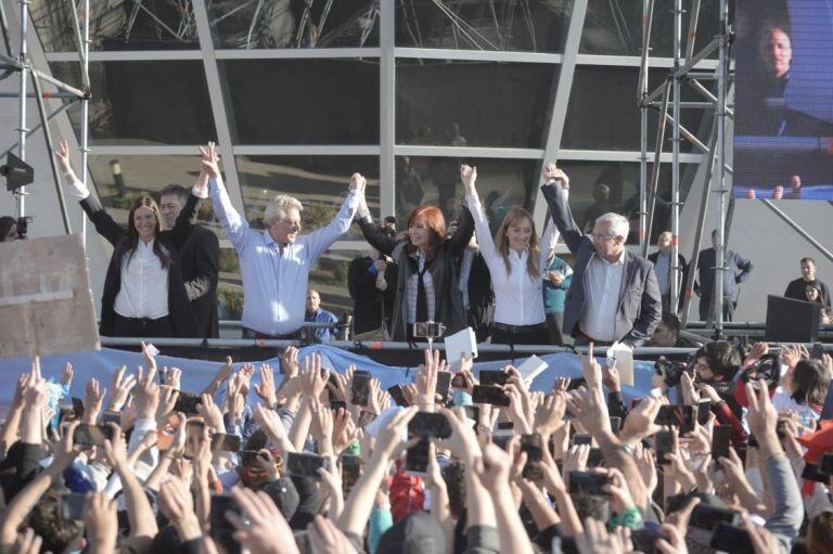 La foto del peronismo local con Cristina. Foto: Prensa CFK y  AFS.