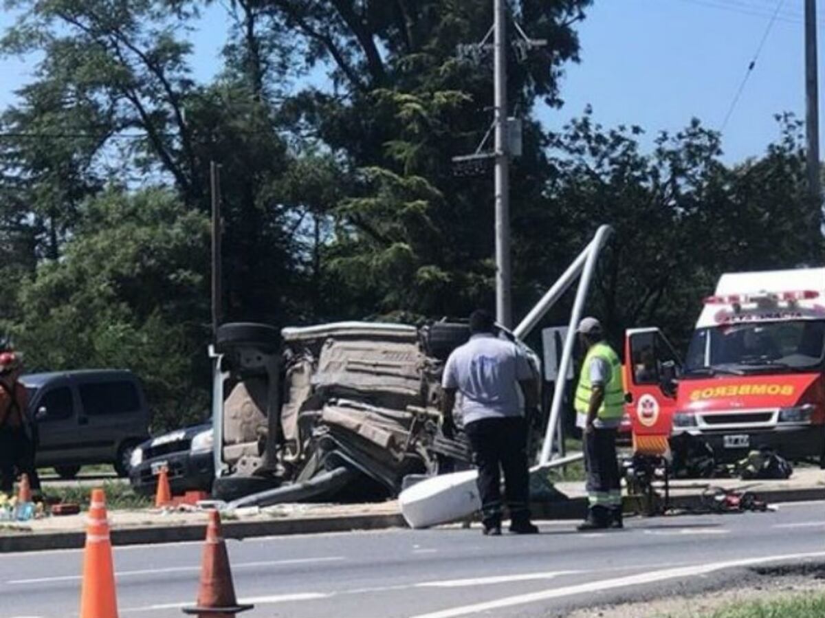 Perdió el control de su auto y chocó contra un poste en la ruta a Alta Gracia