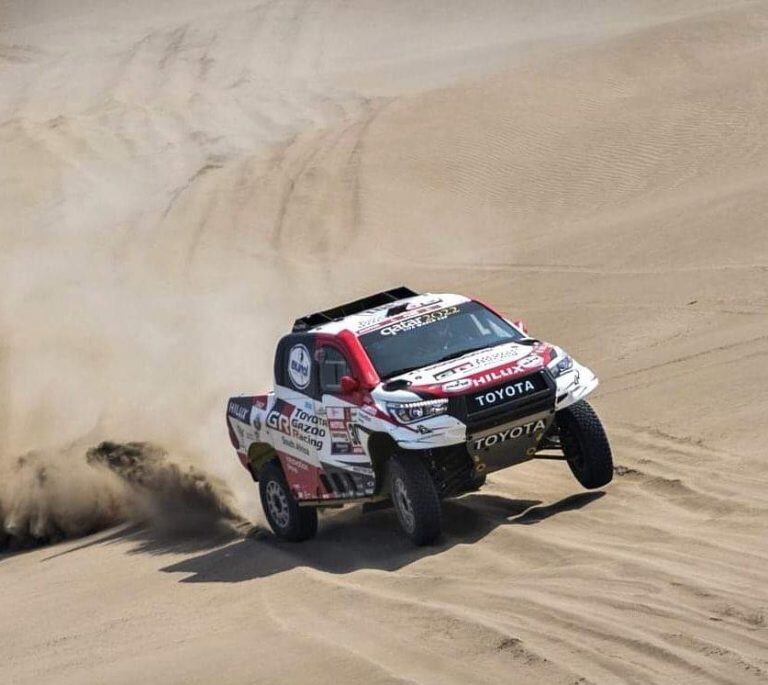 Nasser Al-Attiyah se impone en autos, con su habitual regularidad.