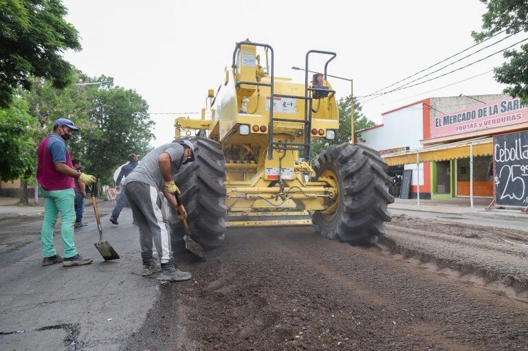 Comenzó el asfaltado de avenida Sarmiento en San Rafael.