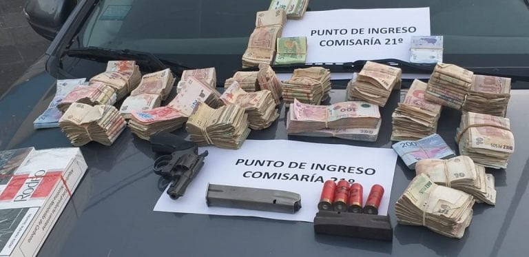 Las fuerzas provinciales confirmaron el acopio de armas, municiones y dinero en efectivo. (@minsegstafe)