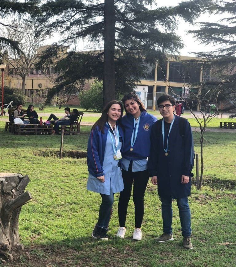 El equipo de la escuela de Biología Marina estuvo compuesto por los estudiantes Ana Julia Aráoz Argüello de 4to 3era; María Cecilia Aguirre de la Cámara y Facundo Opazo, los dos de 7mo 1era, acompañados por la docente Cecilia Calió