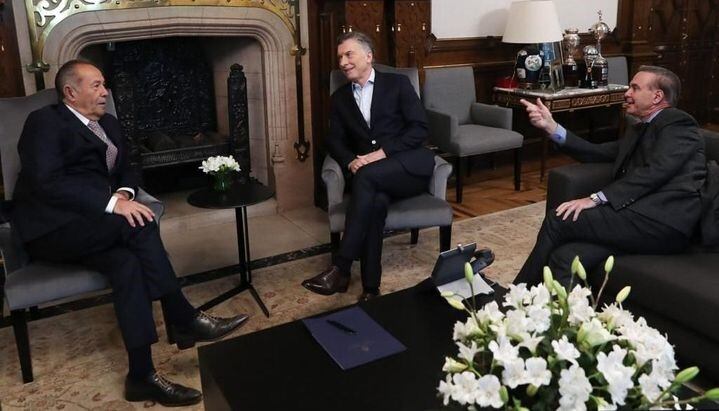 Adolfo Rodríguez Saá junto a Mauricio Macri y Miguel Ángel Pichetto.