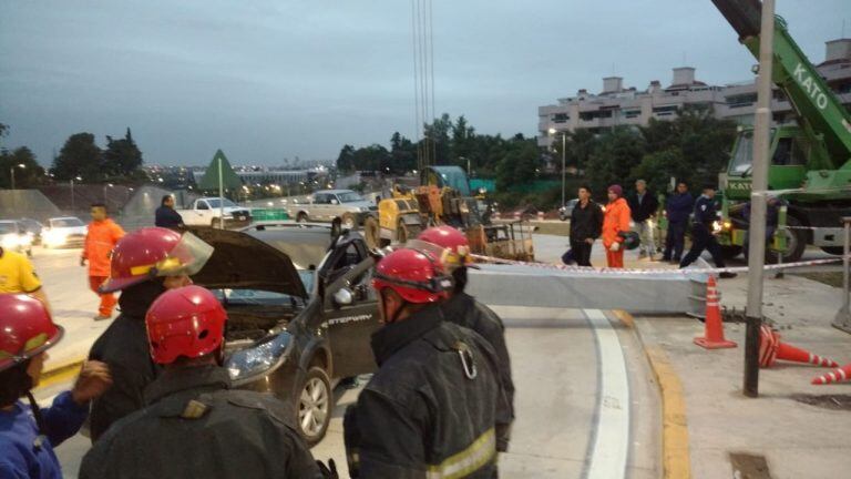 El insólito accidente ocurrido en la zona del flamante Nudo Vial del Cerro de las Rosas.