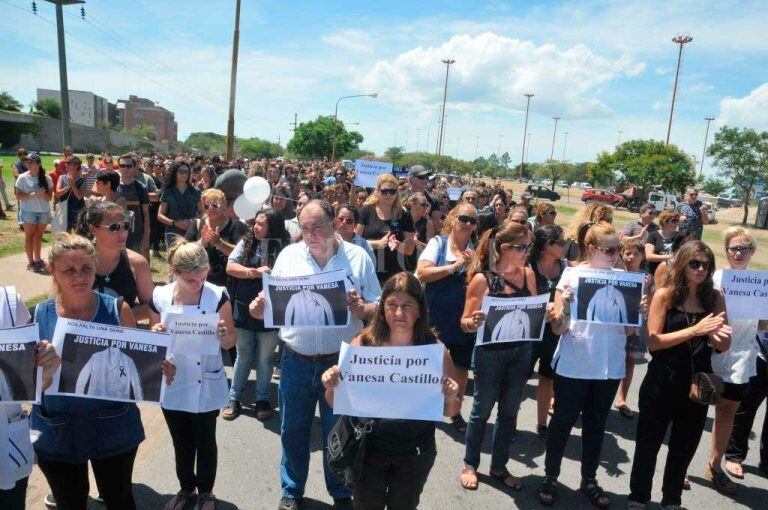 Marcha de docentes autoconvocados para pedir justicia por Vanesa  Castillo.