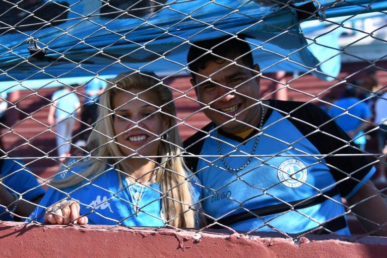 La hinchada de Belgrano en el partido contra Lanús, en Buenos Aires.