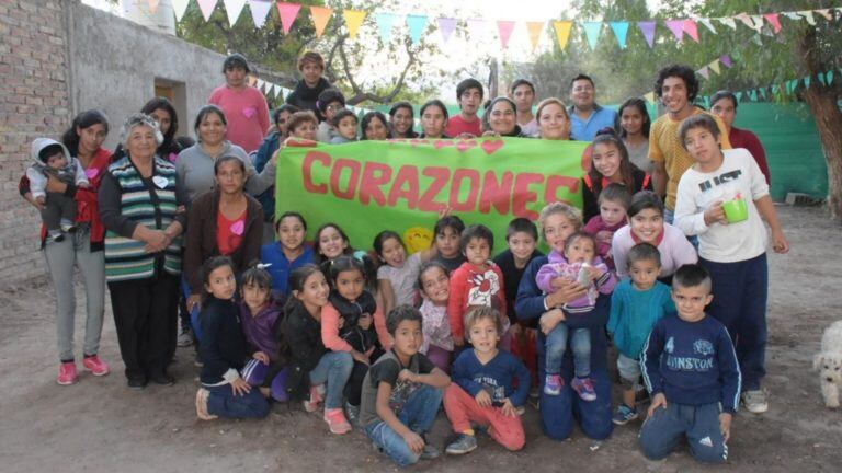 Nicolás Vega sostiene a las familias más humildes del barrio con su merendero.