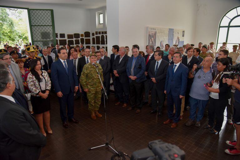 Gustavo Valdés homenajeó a San Martín acompañado de funcionarios provinciales, nacionales y legisladores.