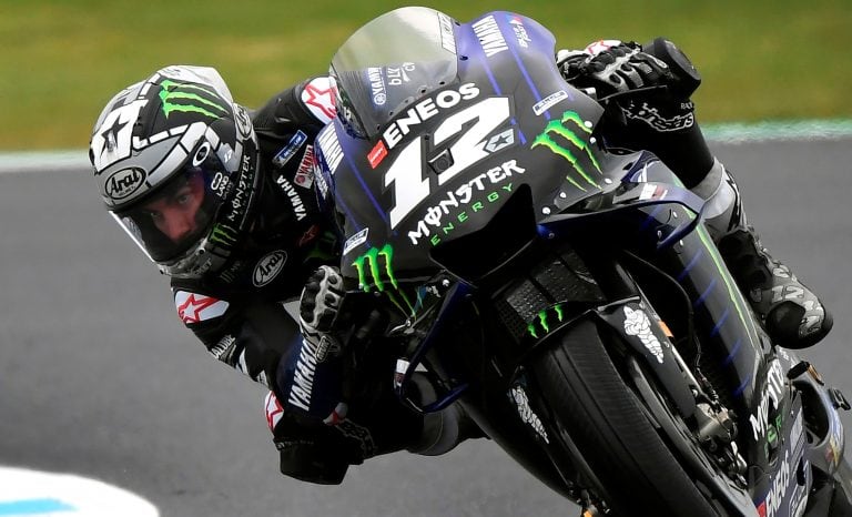 Maverick Viñales (Yamaha), en acción durante las prácticas para el Gran Premio de Australia de MotoGP la temporada pasada.