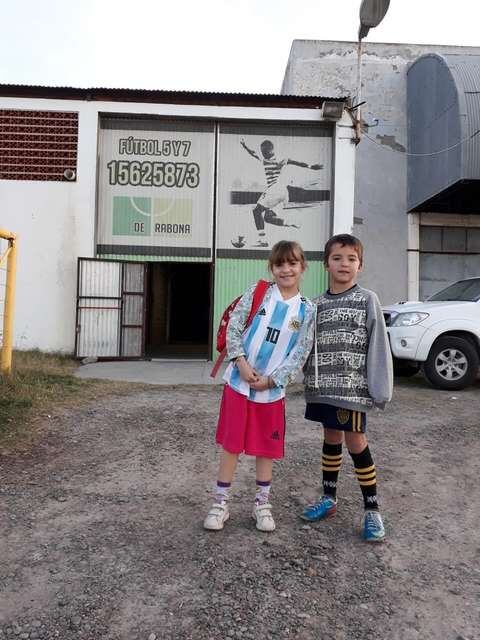 Ámbar, la niña de Río Negro que quiere ser parte de los torneos de fútbol pero se lo prohibieron por ser mujer.