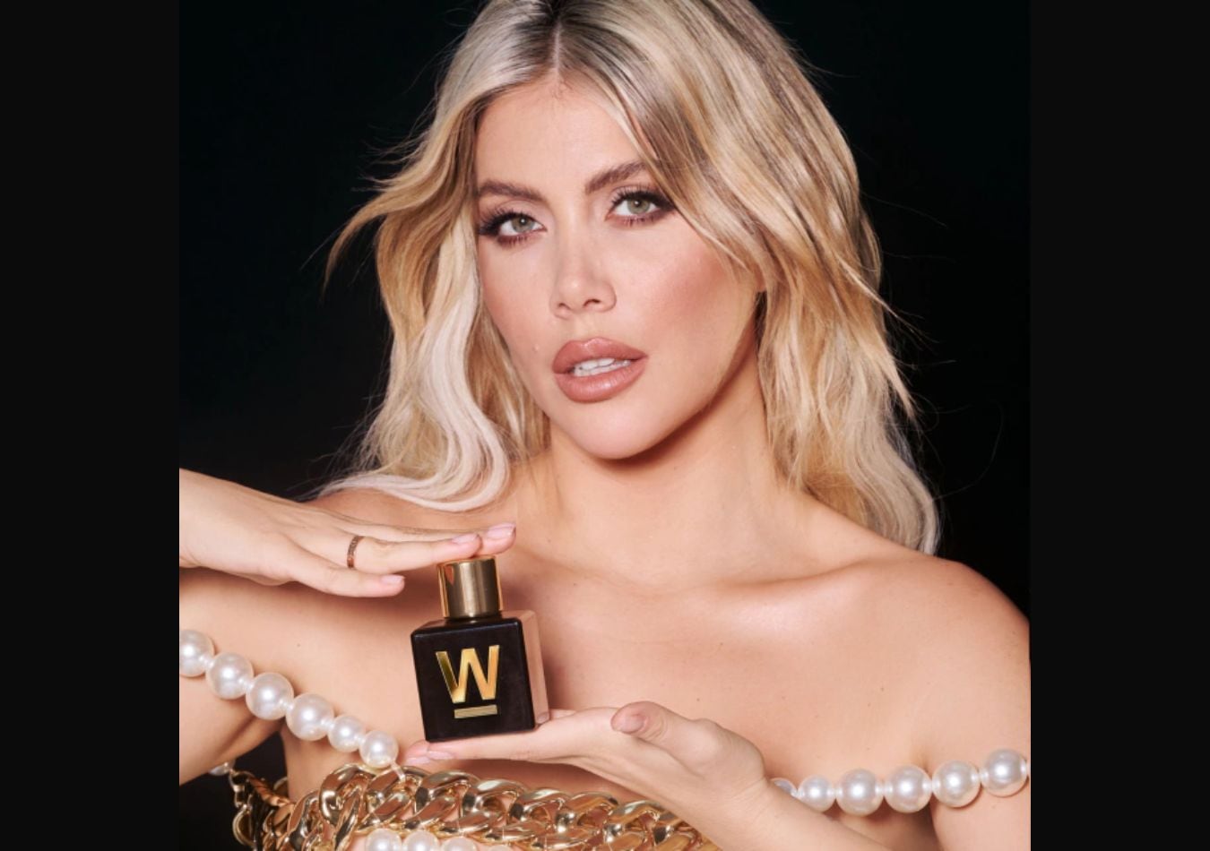 Wanda Nara anunció un restock de su perfume.