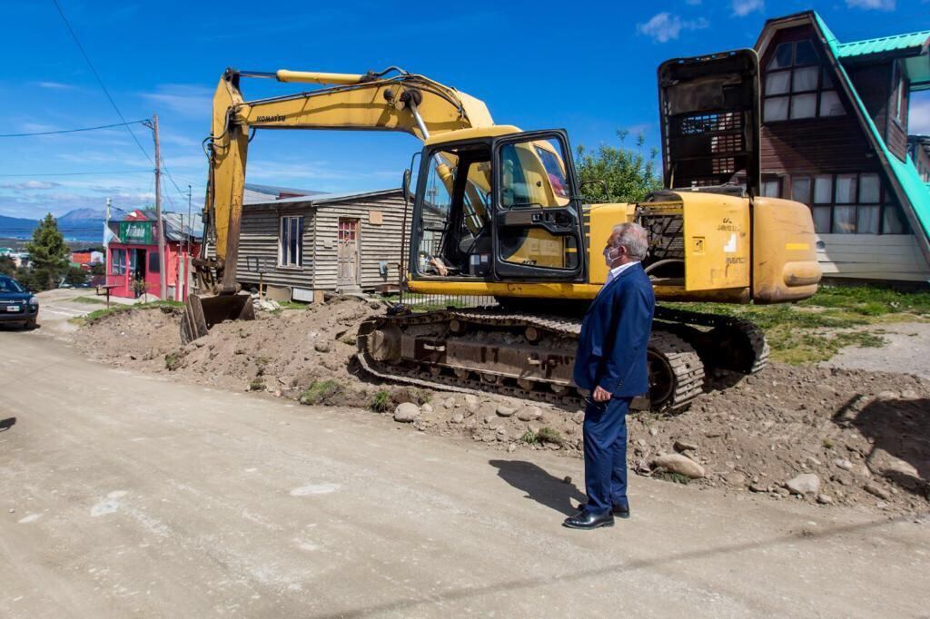 Mario Daniele, recorrió la obra de pavimentación que comenzó en el barrio Ecológico en su primera etapa.