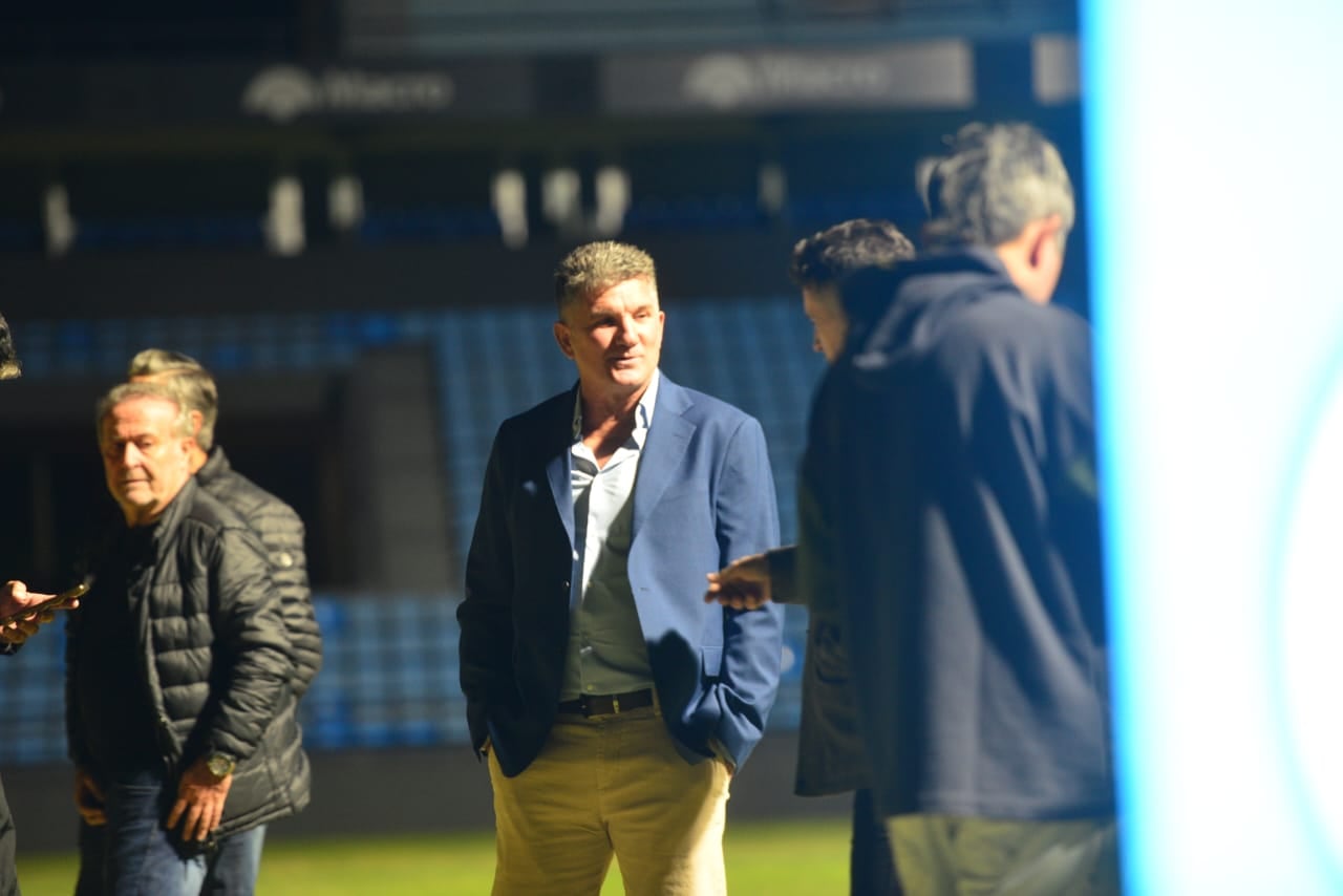 Luis Fabián Artime en la asamblea de Belgrano en el estadio Gigante de Alberdi. (Javier Ferreyra / La Voz)