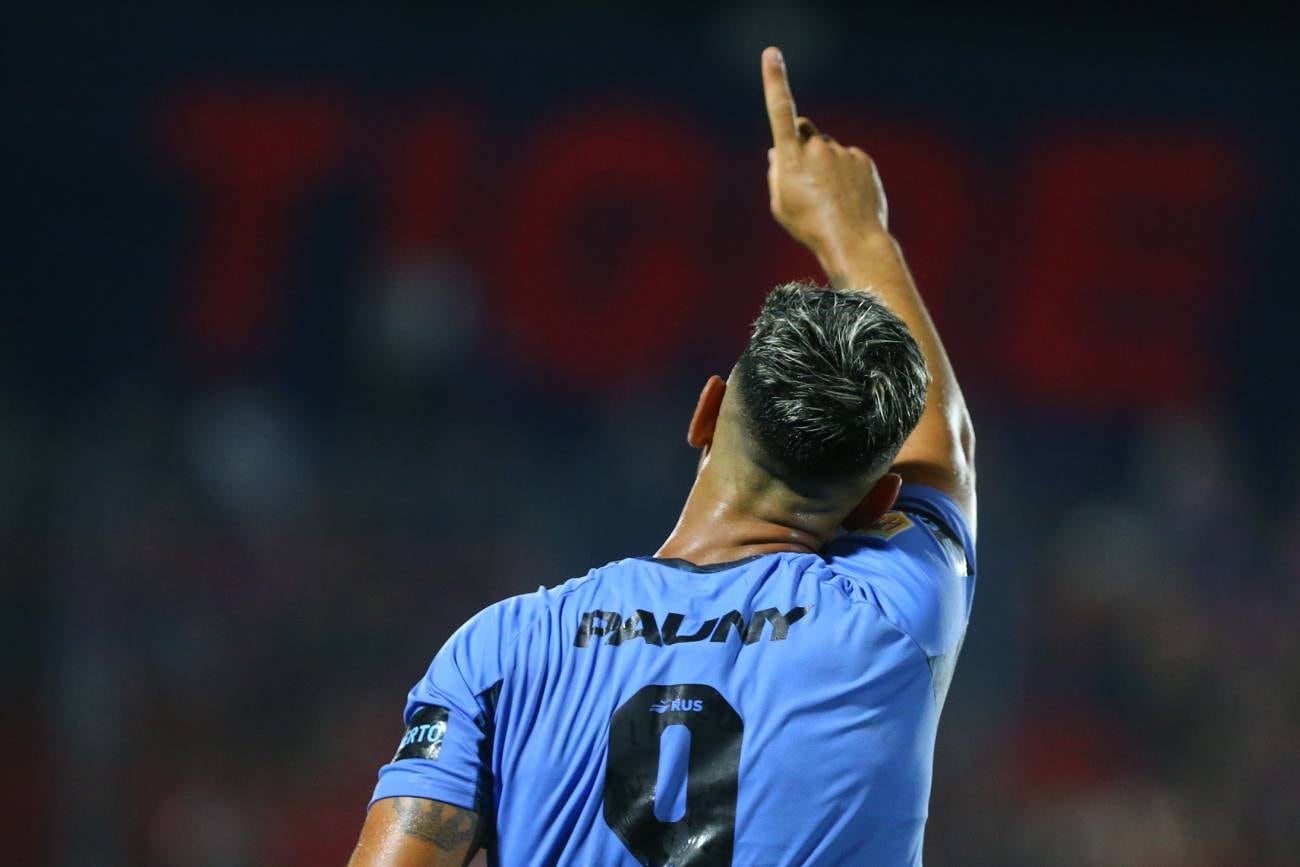 Lucas Passerini celebra su gol ante Tigre (Belgrano)