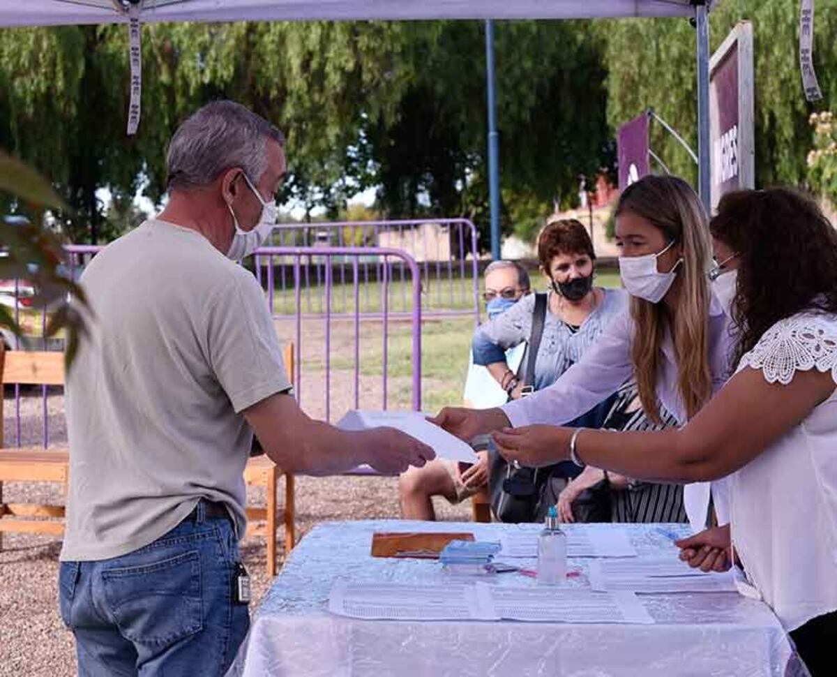 Godoy Cruz continúa con sus puntos claves para inscribir a sus vecinos para recibir la vacuna contra el coronavirus