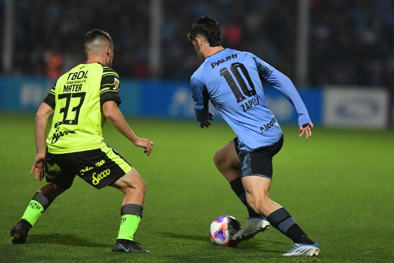 Belgrano se enfrenta a Barracas a Central por la fecha 23 de la Liga Profesional en el Gigante de Alberdi. (Facundo Luque / La Voz)