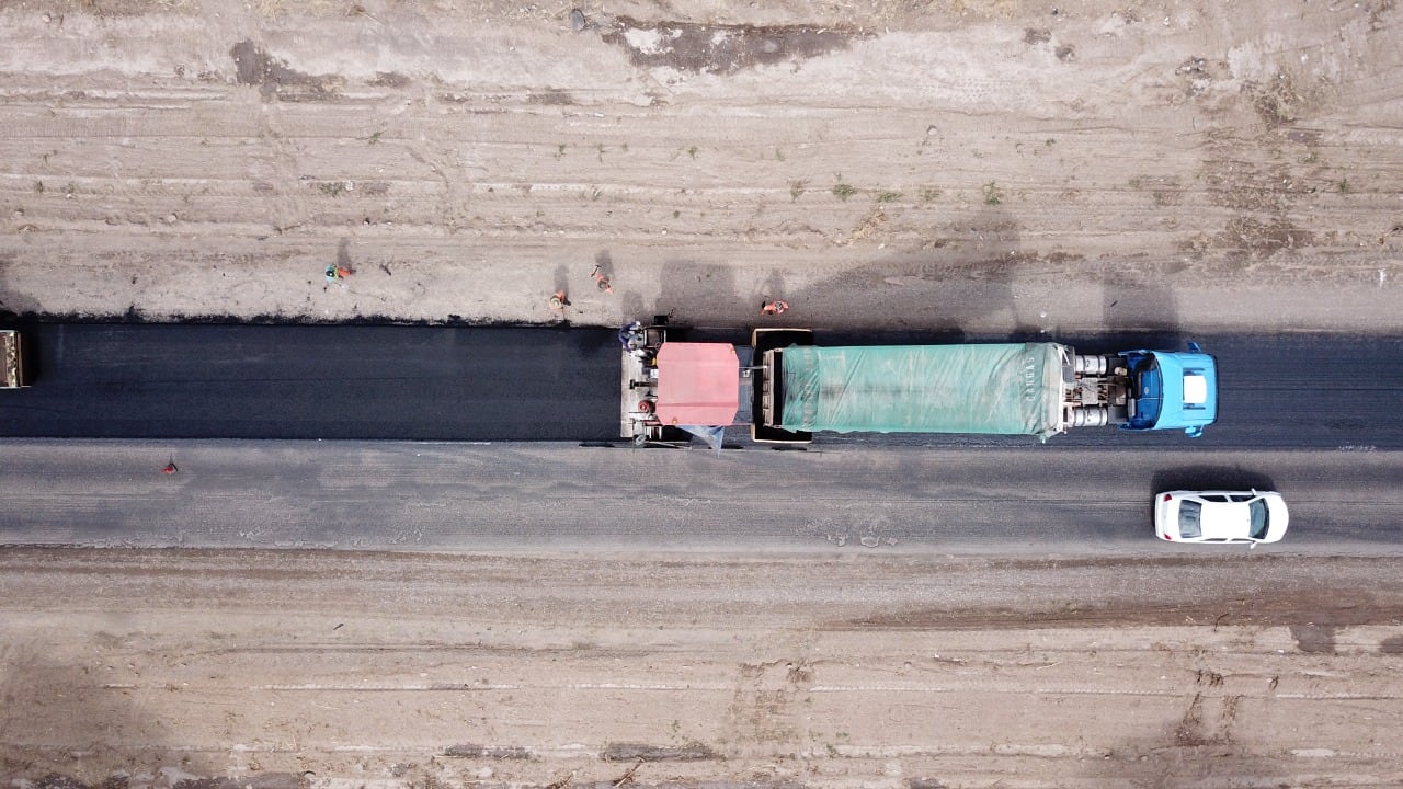 Actualmente se está ejecutando la colocación de carpeta asfáltica a la altura de San Pedro de Jujuy, así como bacheo entre Pichanal y El Bananal.