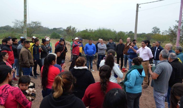 Pobladores de los barrios beneficiados con esta obra que se integra al sistema de desagües pluviales.