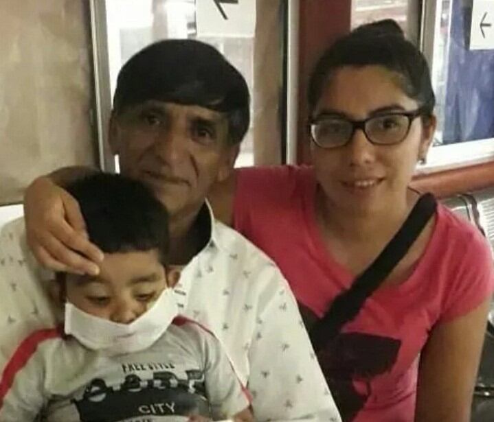 Dilan está varado con su abuelo y su mamá.