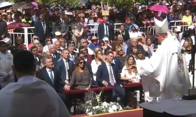 El presidente Mauricio Macri asistió a la Procesión del Señor y la Virgen del Milagro en Salta.