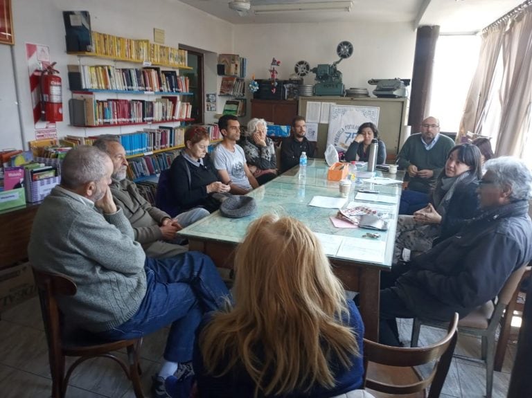 Reunión de la comisión de la Biblioteca Popular Sarmiento de Río Ceballos (Foto: FM Sierras Chicas)