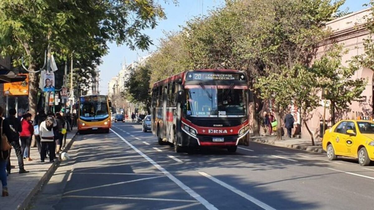 La Municipalidad de Córdoba anunció un aumento salarial para choferes del trasporte urbano