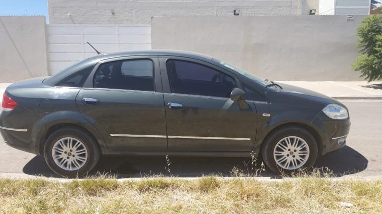 El auto y su dueña se pudo localizar tras hacer u seguimiento con las cámaras de seguridad (Foto: Policía)