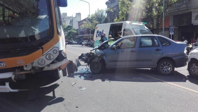 Dos personas resultaron heridas, una de ellas debió ser hospitalizada (web).