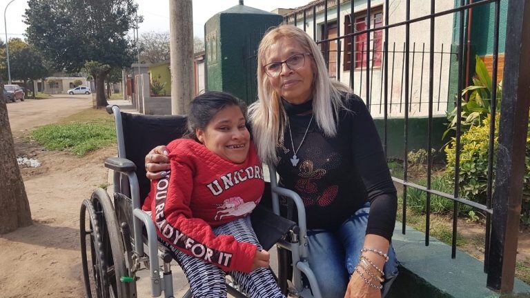 Helen y su mamá-abuela Estela