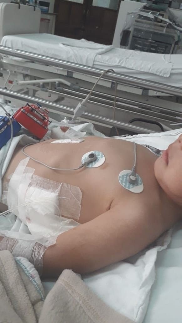 En nene está internado en terapia intermedia en el hospital de Niños de La Plata (web).