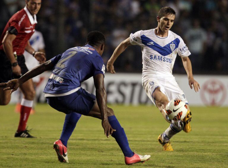 Fernando Gago con la camiseta de Vélez en un partido de la Copa Libertadores 2013. Foto: AP Photo/Dolores Ochoa.