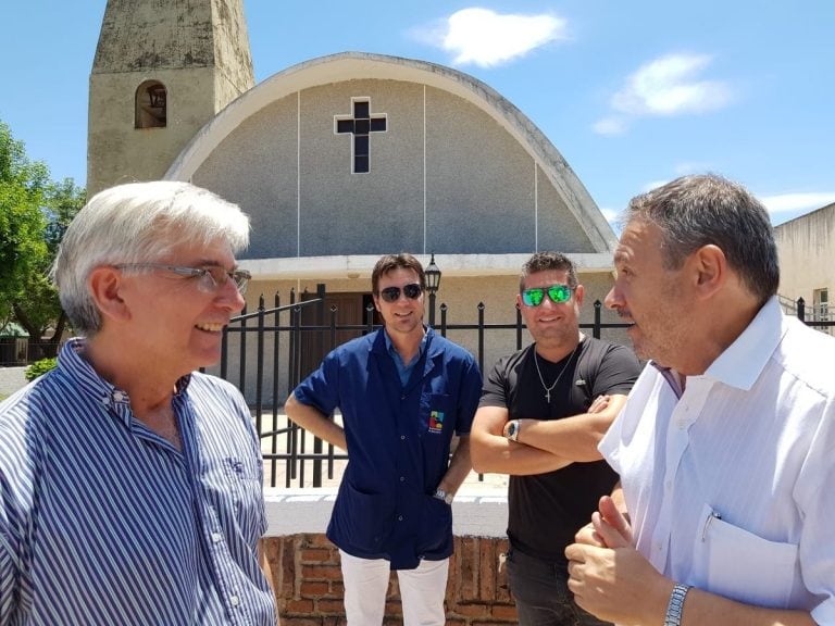 El ministro estuvo en la Parroquia La Merced entregando dinero