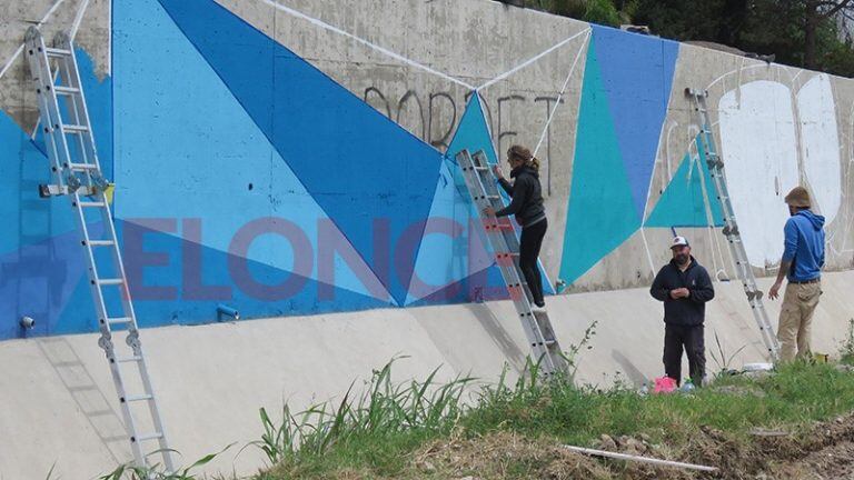 Mural en homenaje a la fiesta de disfraces de Paraná. Fotos: El Once.