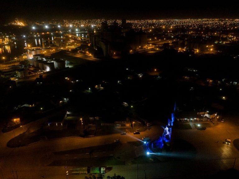 Monumento a los caídos en Malvinas y su nueva iluminación