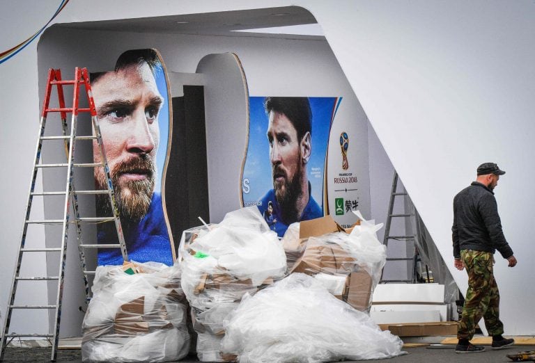 El rostro de Lio en los banners del estadio Luzhniki. Fotos: AFP PHOTO / Mladen ANTONOV